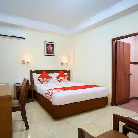 Oyo 108 Hotel Surya Jakarta Ngoại thất bức ảnh