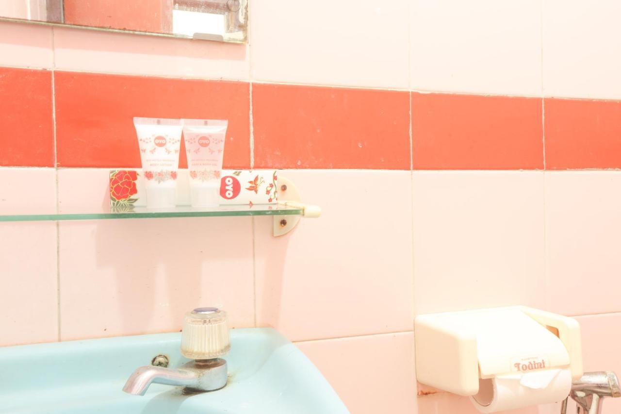 Oyo 108 Hotel Surya Jakarta Ngoại thất bức ảnh