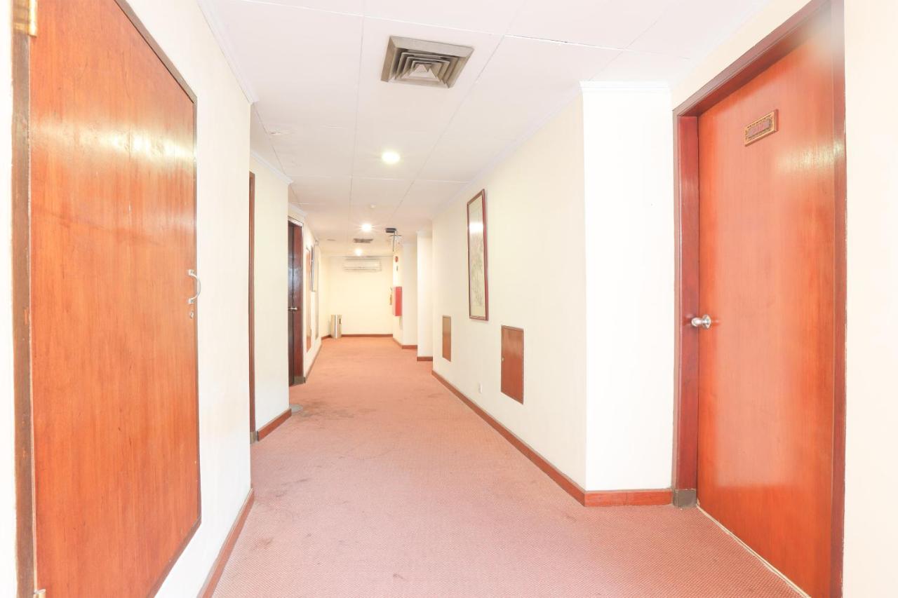 Oyo 108 Hotel Surya Jakarta Ngoại thất bức ảnh
