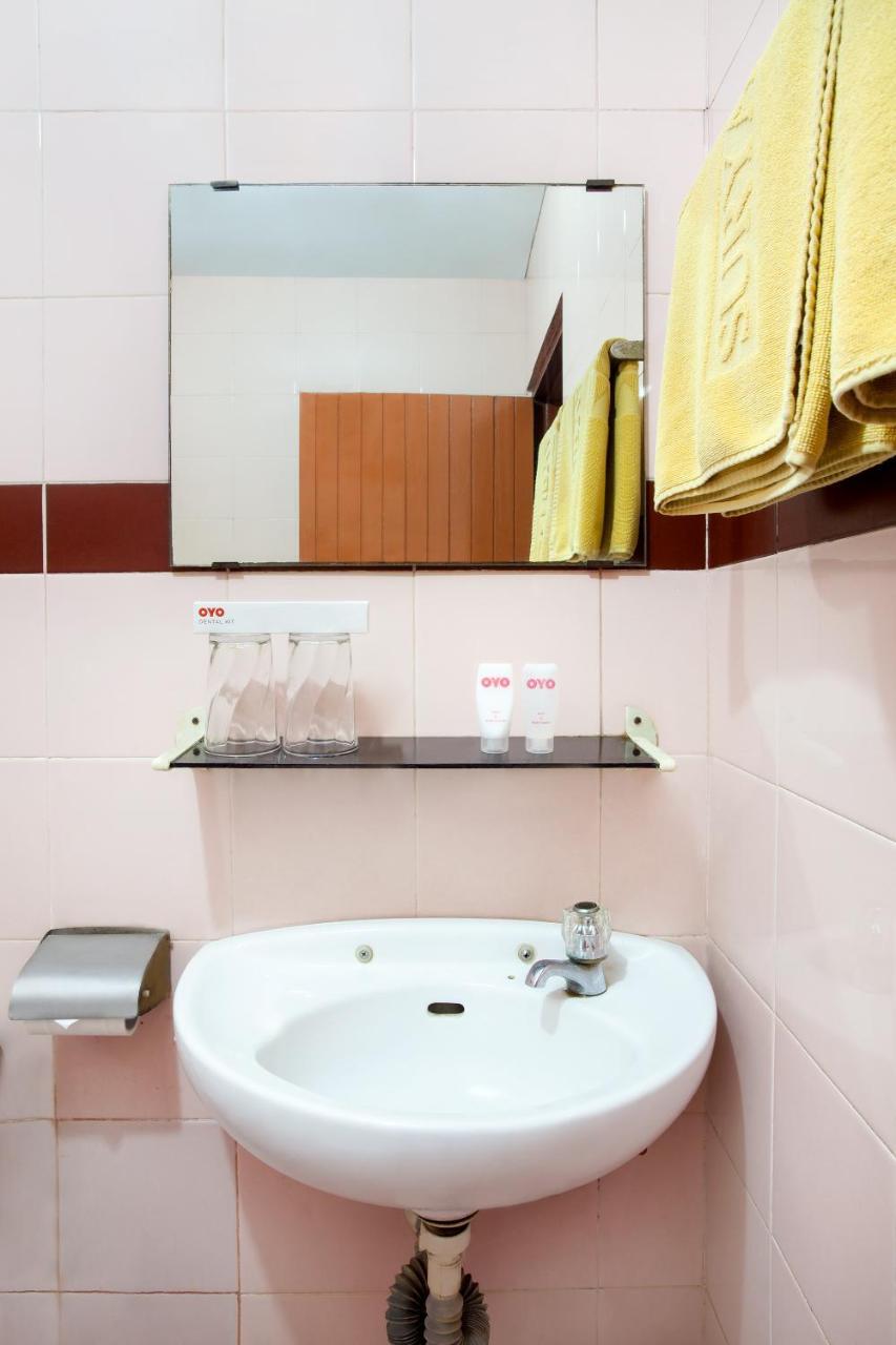 Oyo 108 Hotel Surya Jakarta Ngoại thất bức ảnh
