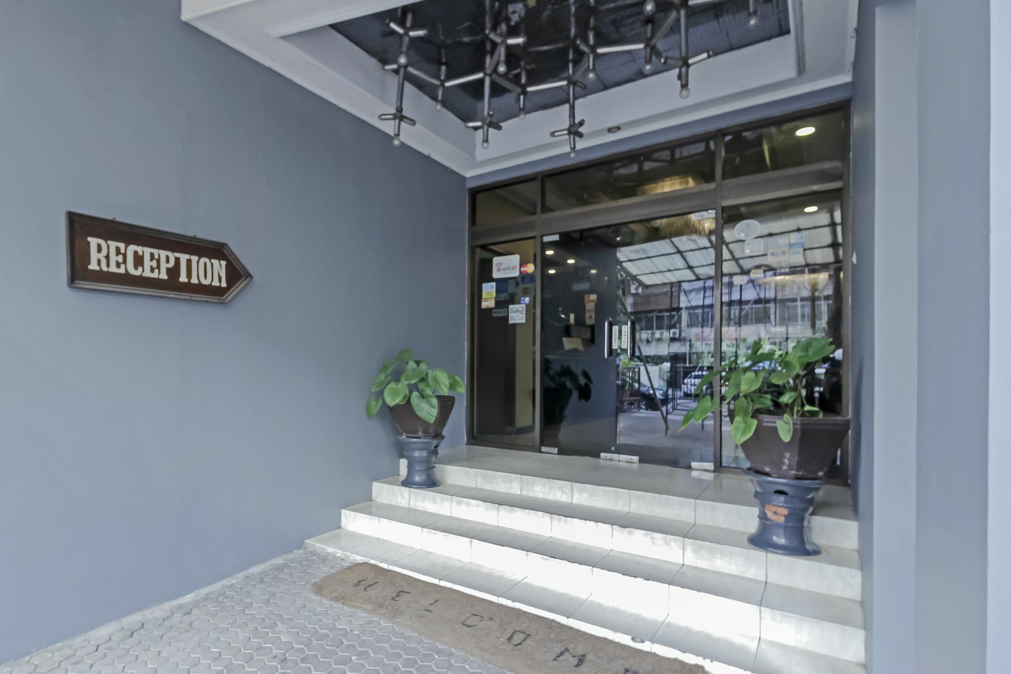 Oyo 108 Hotel Surya Jakarta Ngoại thất bức ảnh