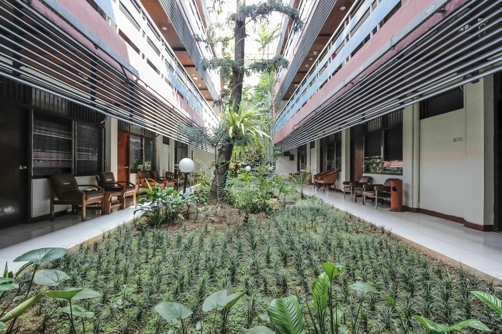 Oyo 108 Hotel Surya Jakarta Ngoại thất bức ảnh