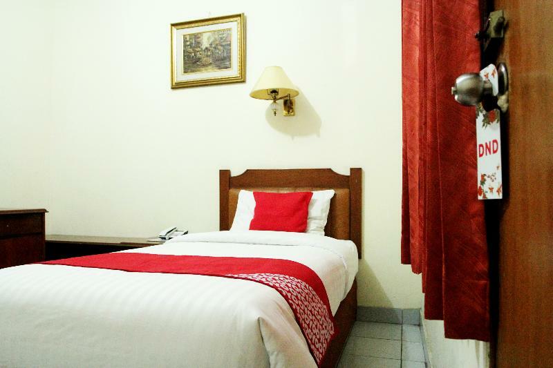 Oyo 108 Hotel Surya Jakarta Ngoại thất bức ảnh